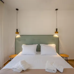 https://aiora-suites.hotelschalkidiki.net