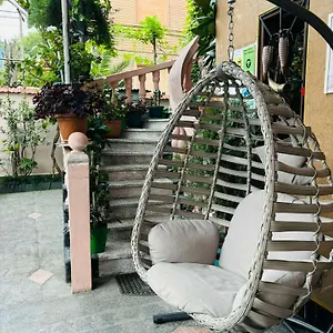 https://nikas-guest-house.batumihotels.net